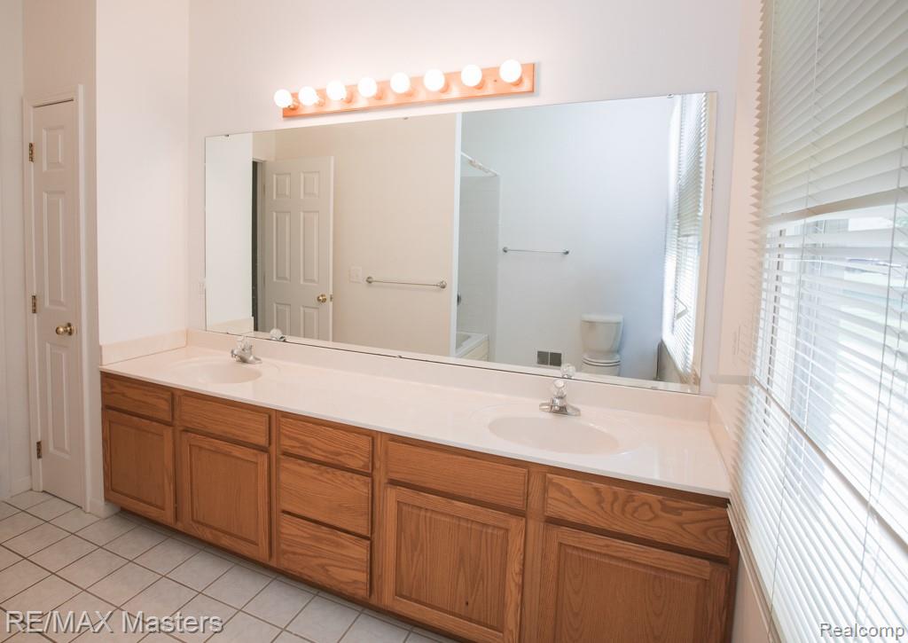 27178 John Drive, New Boston, MI 48164 — Photo 26