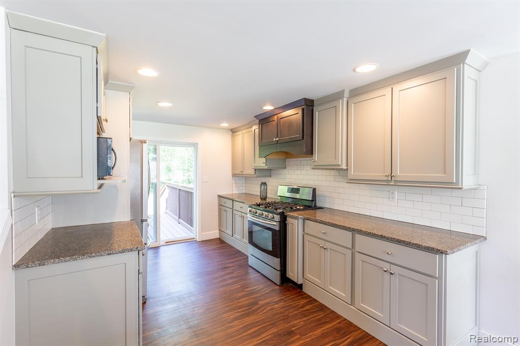 7950 ISLAND Boulevard, Grosse Ile, MI 48138 — Photo 7