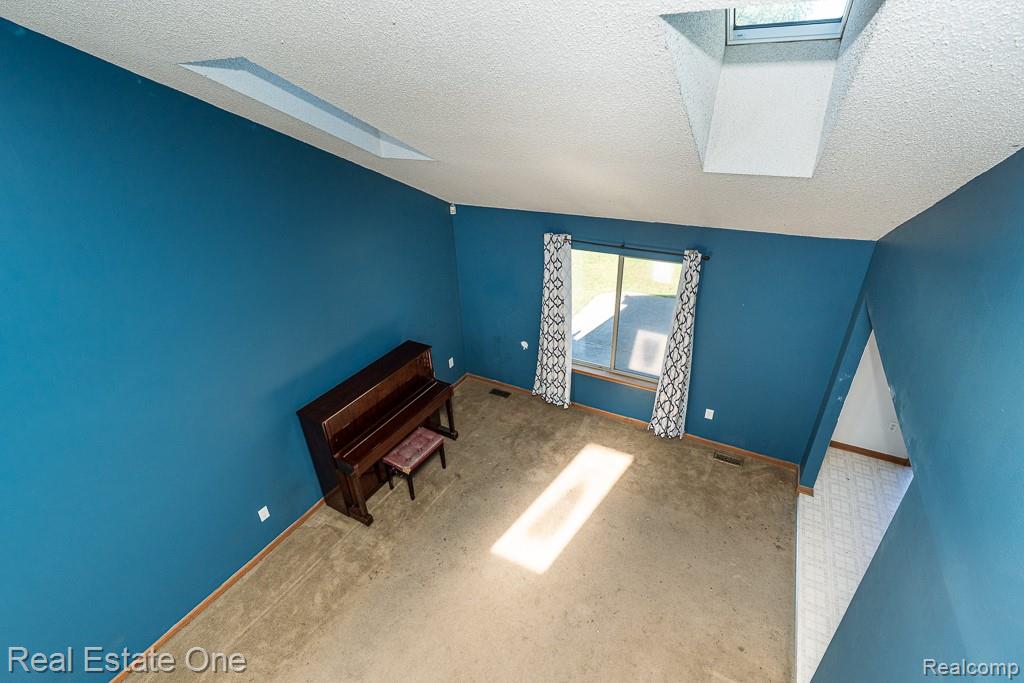 48749 Smokey Glen Court, New Baltimore, MI — Photo 13
