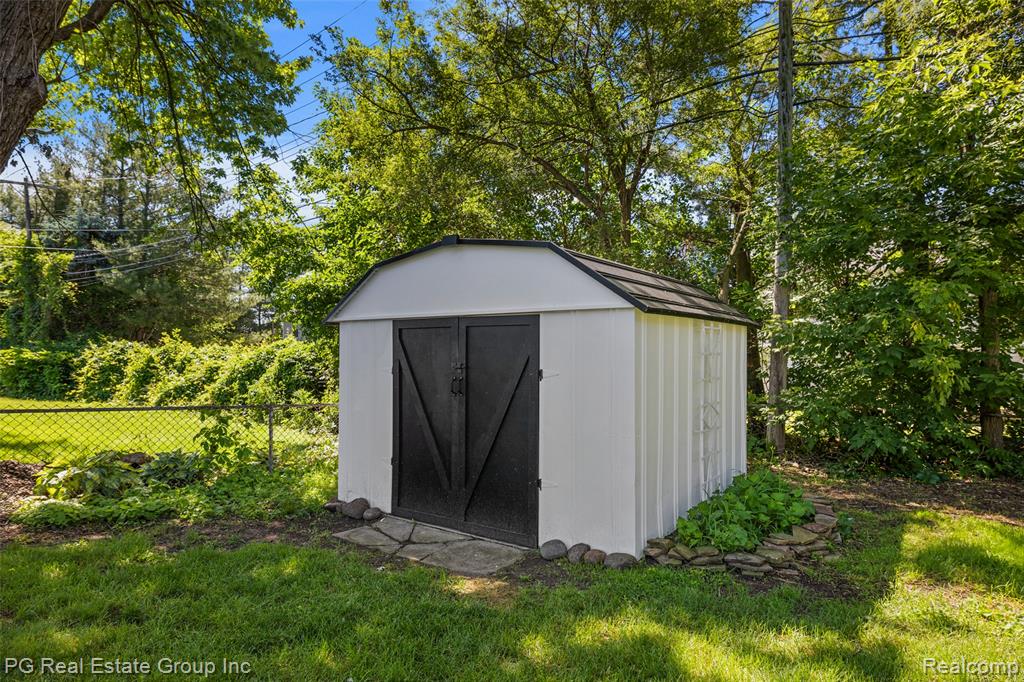 4550 JUSTINE Street, Shelby Twp, MI 48317 — Photo 11