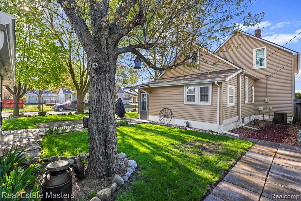 1303 BEARD Street, Port Huron, MI 48060 — Photo 28