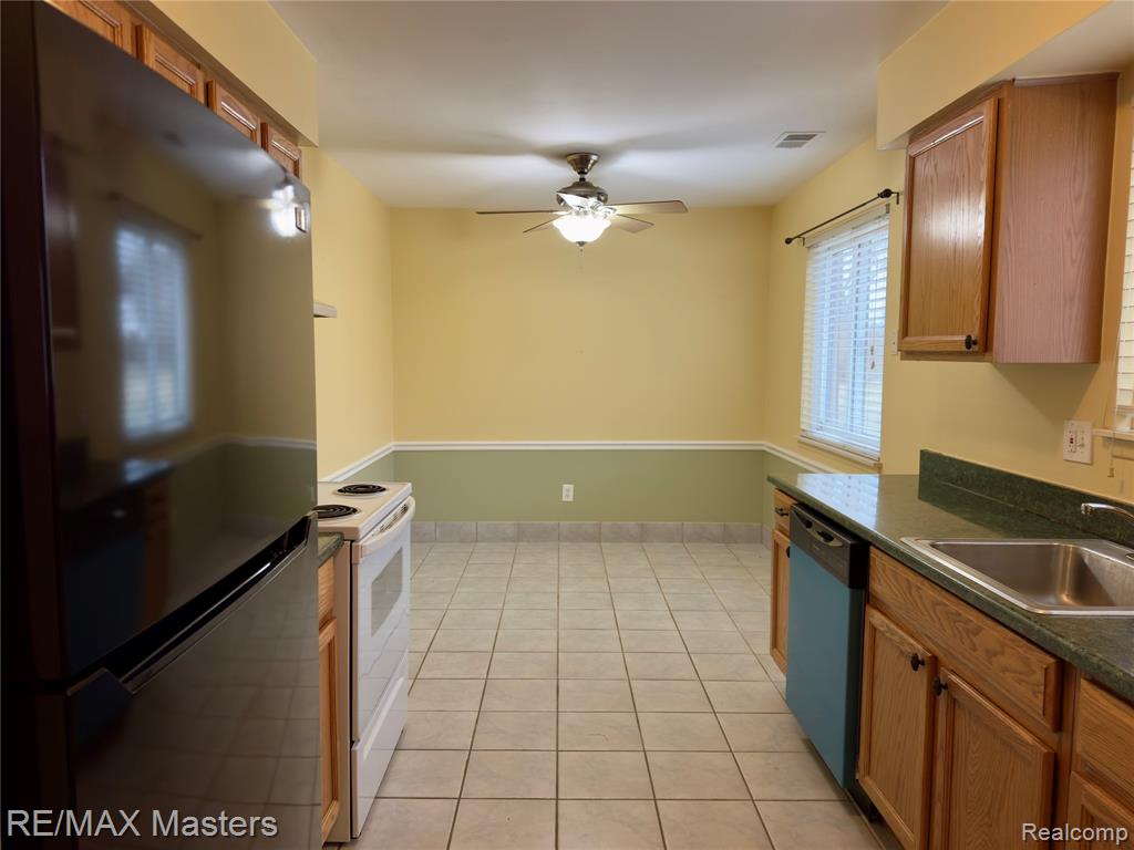 20037 Village Green Court, Brownstown, MI 48183 — Photo 5