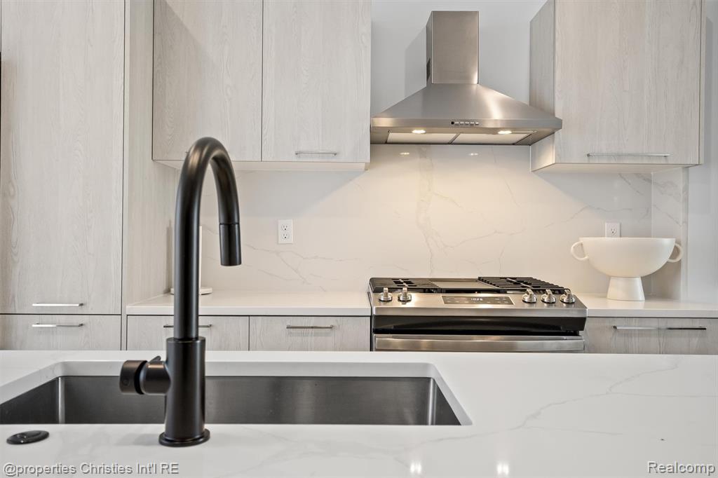 533 E Harrison Avenue, 35, Royal Oak, MI 48067 — Photo 10