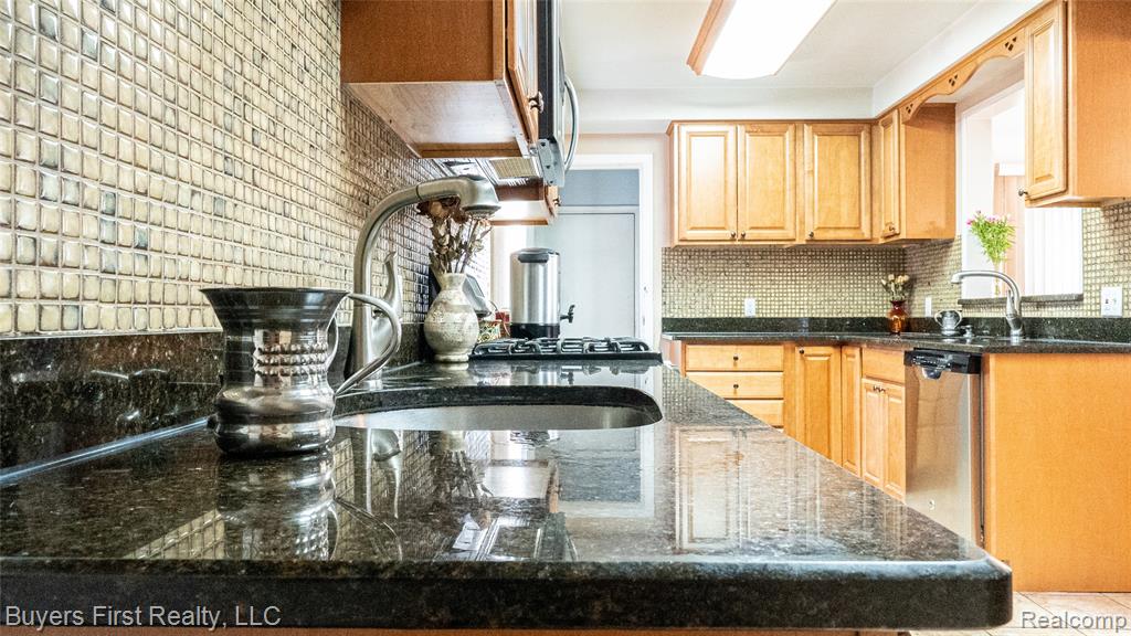 24641 Church Street, Oak Park, MI 48237 — Photo 17
