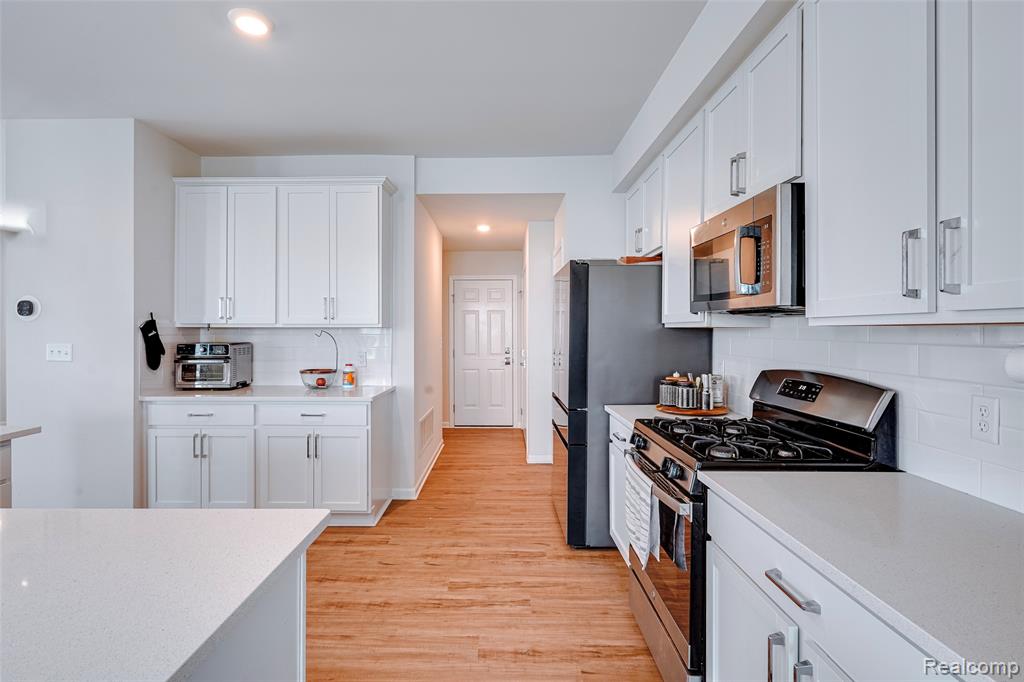 606 Angus Lane, Saline, MI 48176 — Photo 12