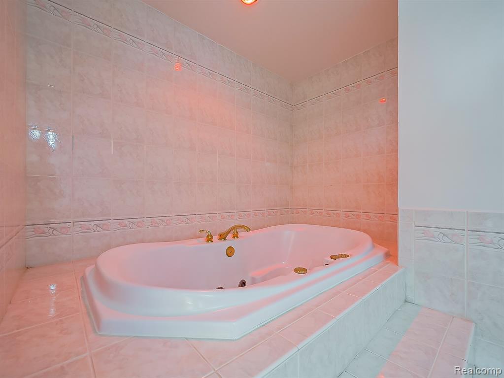 626 Wilwood Road, Rochester Hills, MI 48309 — Photo 19
