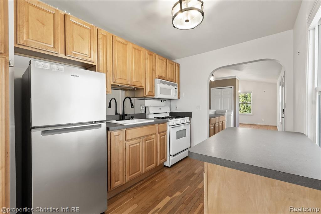 9280 Tanbay Street, Commerce Twp, MI 48382 — Photo 13