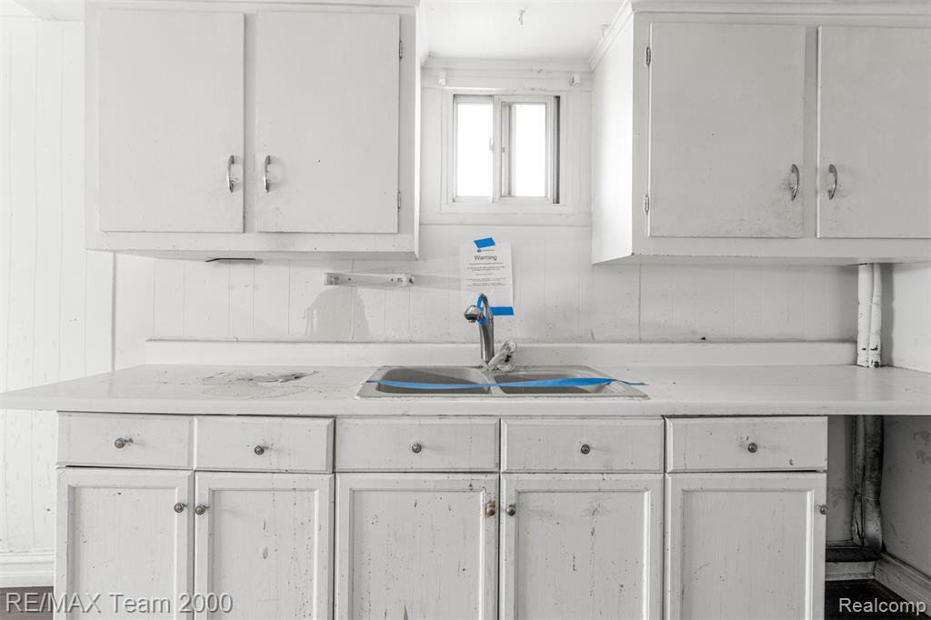 533 E Milton Avenue, Hazel Park, MI 48030 — Photo 11