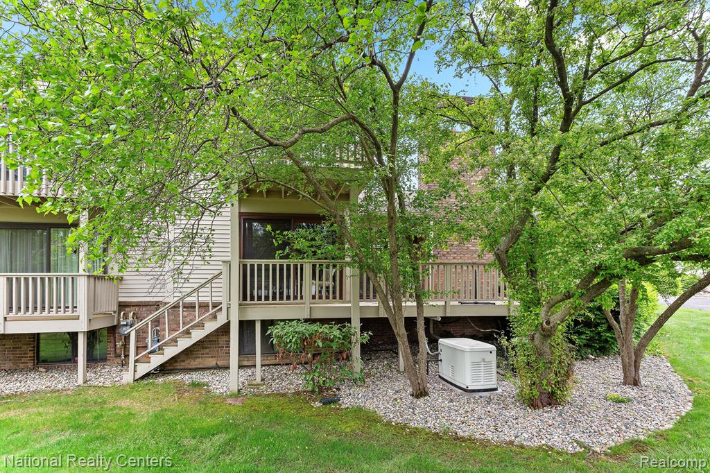 7207 Creeks Bend Drive, West Bloomfield, MI — Photo 52