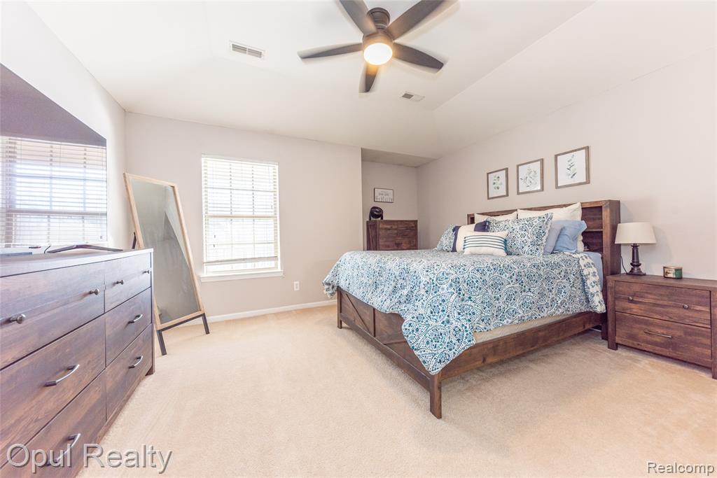 11698 Farmington Road, Livonia, MI, 48150