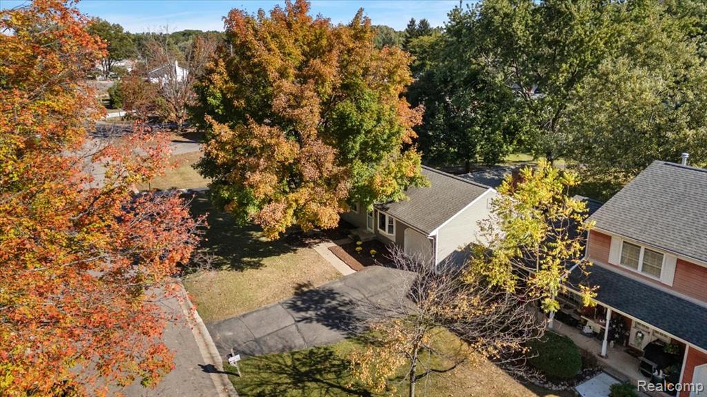 2066 Teaneck Circle, Wixom, MI 48393 — Photo 44