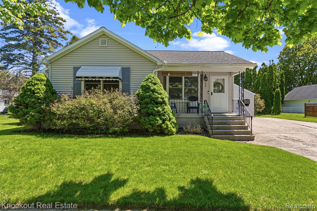 705 Burns Street, Essexville, MI 48732 — Photo 2