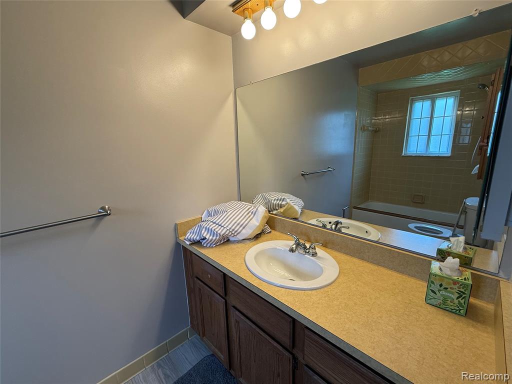 730 Country Club Dr Drive, 36, Saint Clair Shores, MI 48082 — Photo 21