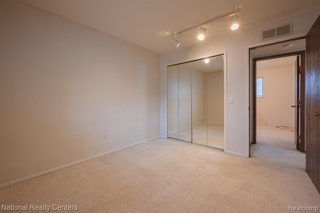 47445 DEQUINDRE Road, Rochester Hills, MI 48307 — Photo 13