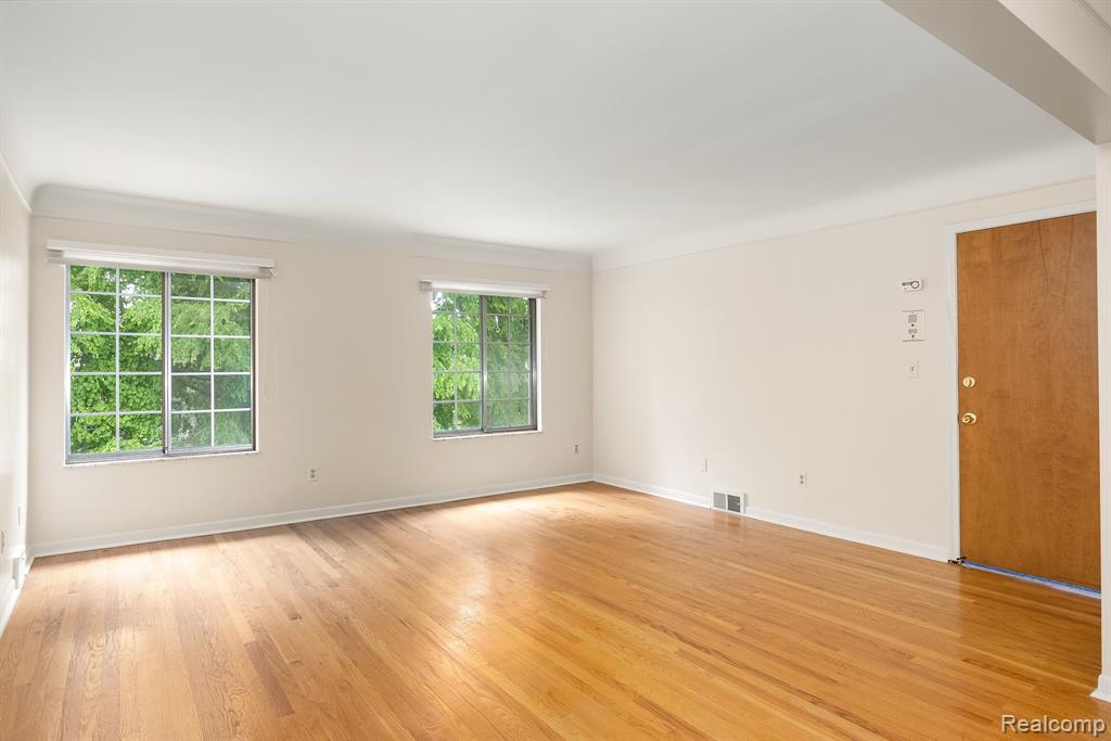 930 TROMBLEY Road, Grosse Pointe Park, MI 48230 — Photo 4