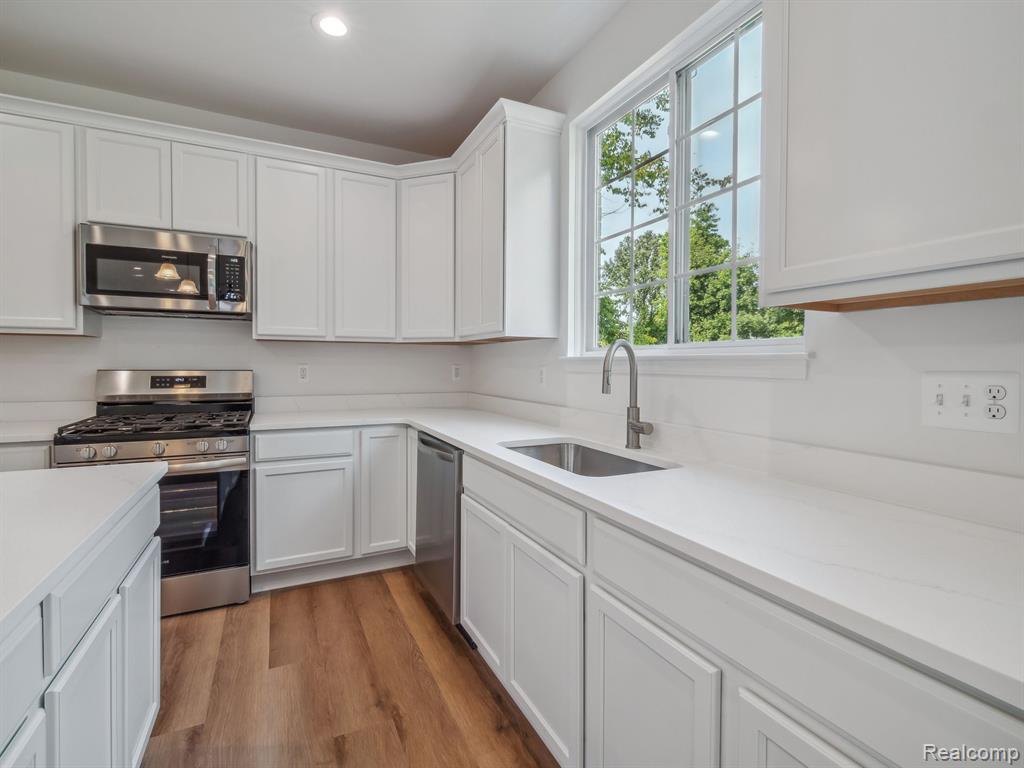 46840 TIMBERLAND Street, Belleville, MI 48111 — Photo 16