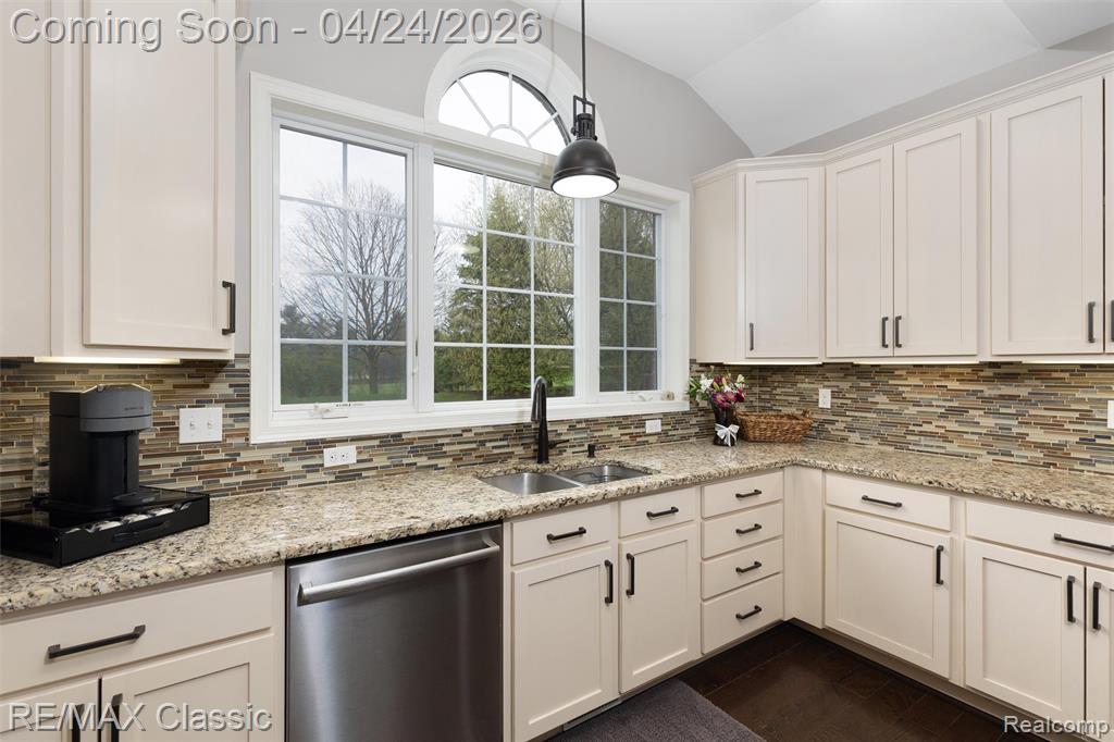 50282 Langley Drive, Novi, MI — Photo 17