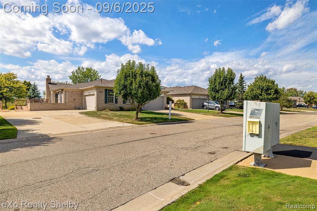 50165 Pepper Tree Drive, 52, Macomb, MI 48044 — Photo 2