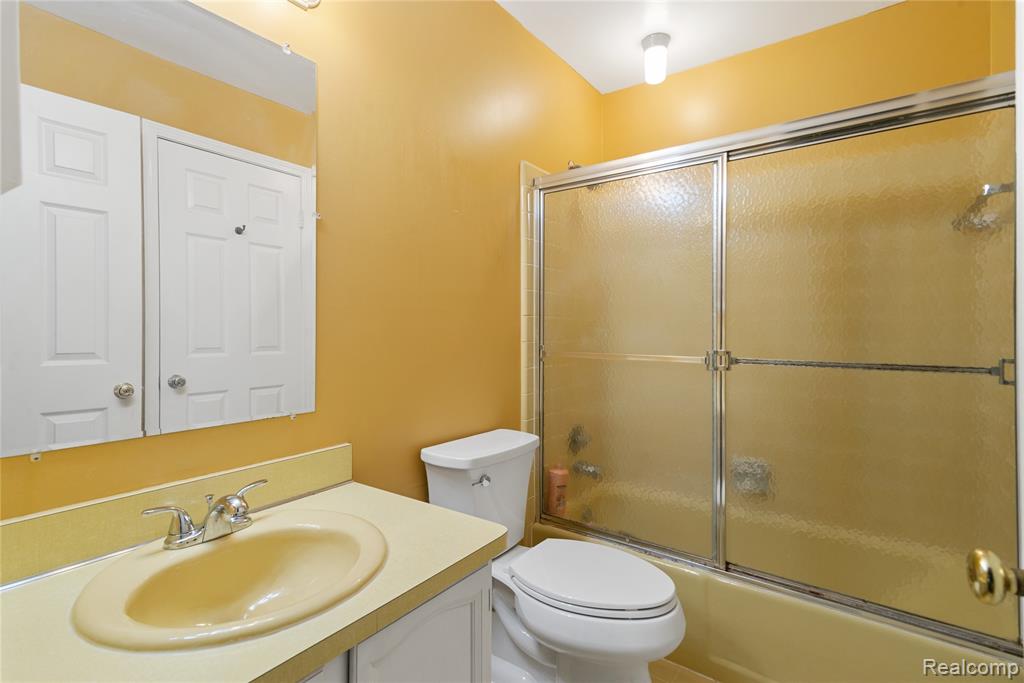 5023 Meadowbrook Drive, West Bloomfield, MI — Photo 22