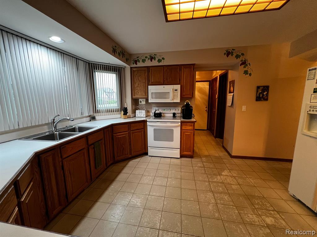 40363 DENBIGH Drive, Sterling Heights, MI 48310 — Photo 20