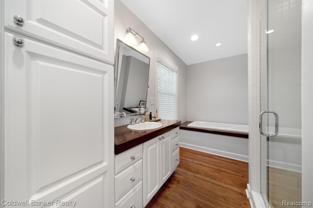596 S GLENHURST Drive, Birmingham, MI 48009 — Photo 18