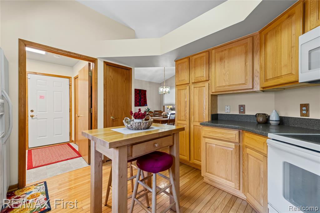 4469 Hickory Court, Warren, MI 48092 — Photo 10