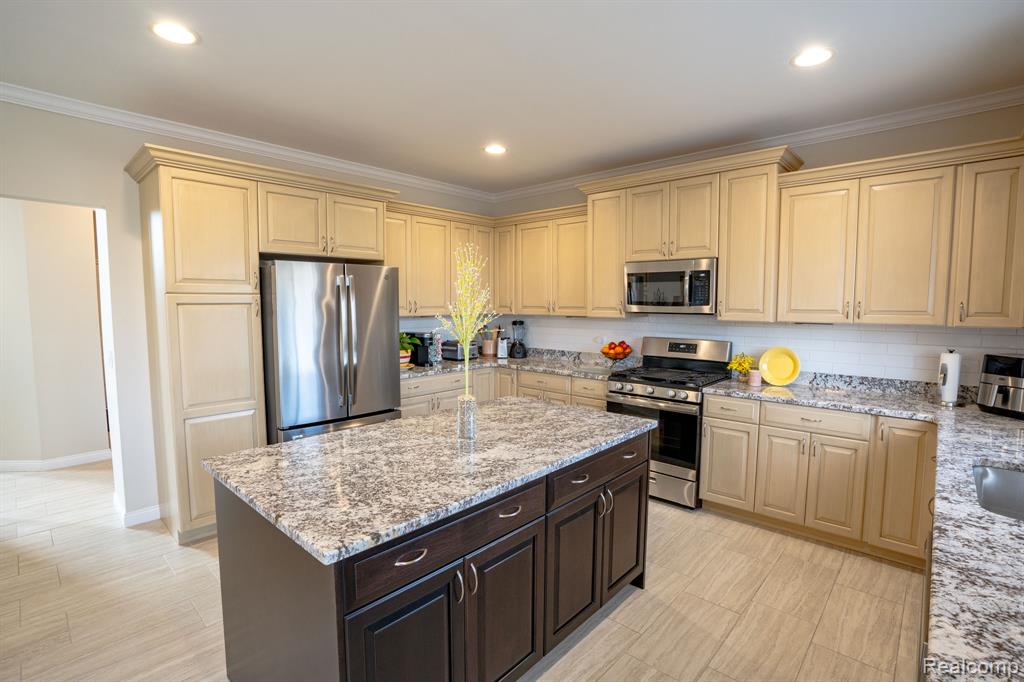 17121 Chianti Court, Macomb, MI 48042 — Photo 13