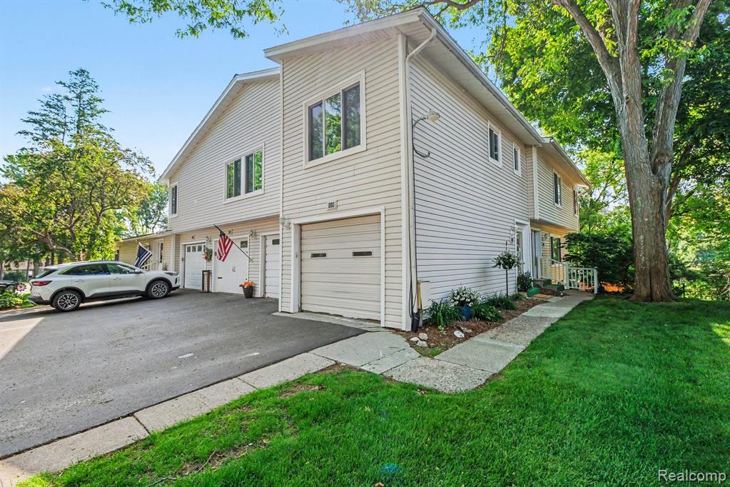838 Corners Court, Orion, MI 48362 — front exterior