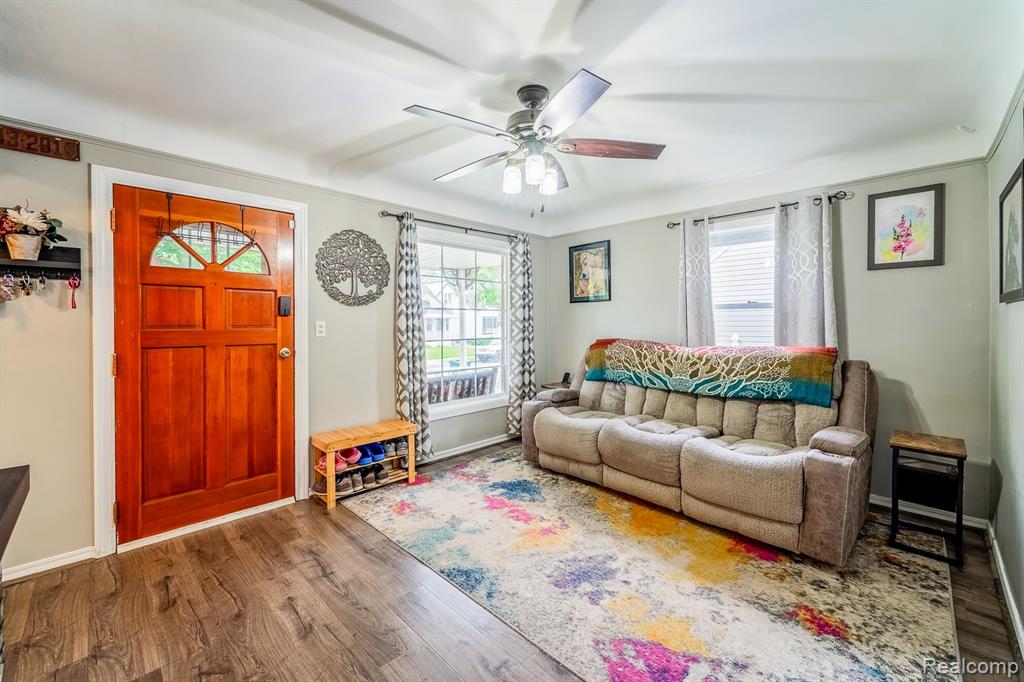 706 WHITE Avenue, Lincoln Park, MI 48146 — Photo 10