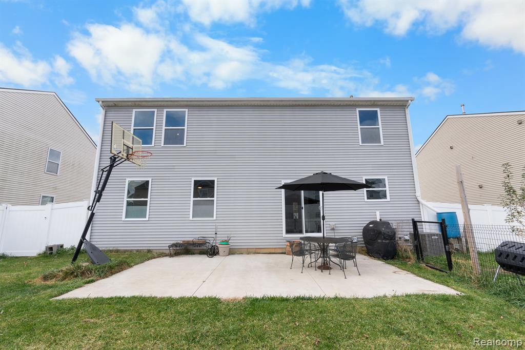 8415 Walnut Hill, Dexter, MI 48130 — Photo 3
