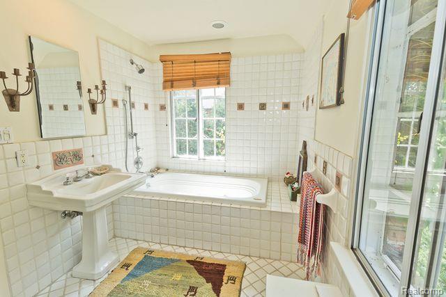 8642 HENDRIE Boulevard, Huntington Woods, MI — Photo 37