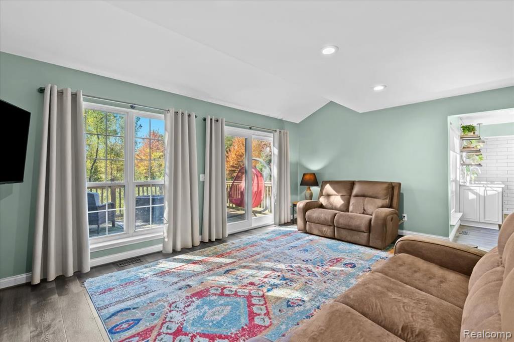 4862 Greenview Drive, Commerce Twp, MI 48382 — Photo 17