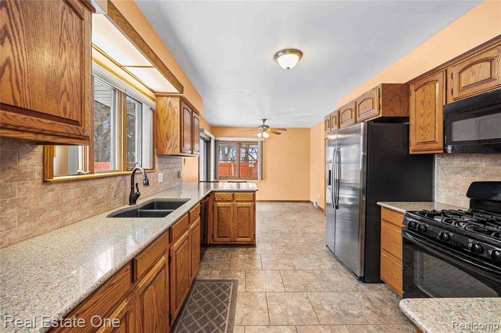 28615 Bloomfield Drive, Lathrup Village, MI 48076 — Photo 15