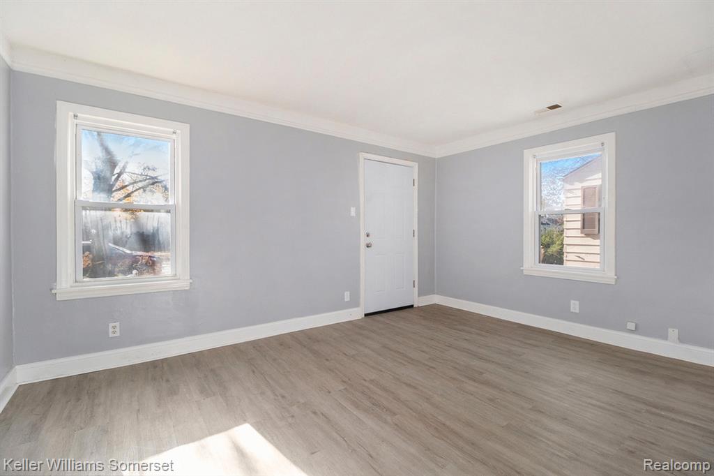 18591 Kingsville Street, Harper Woods, MI 48225 — Photo 9