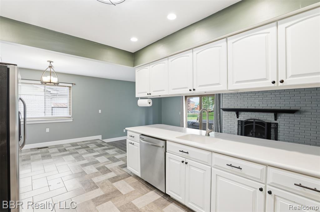 4680 Forest Lane, Trenton, MI 48183 — Photo 16