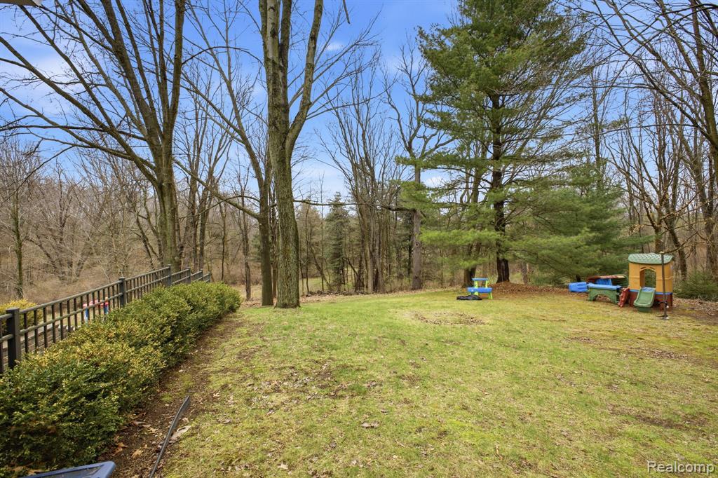 9115 Pine Hill Trail, Fenton, MI 48430 — Photo 45