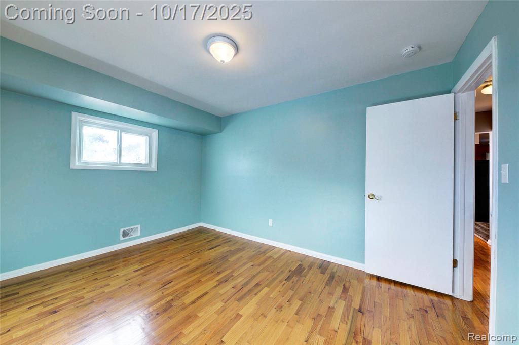 838 Westwood Drive, Fenton, MI 48430 — Photo 11