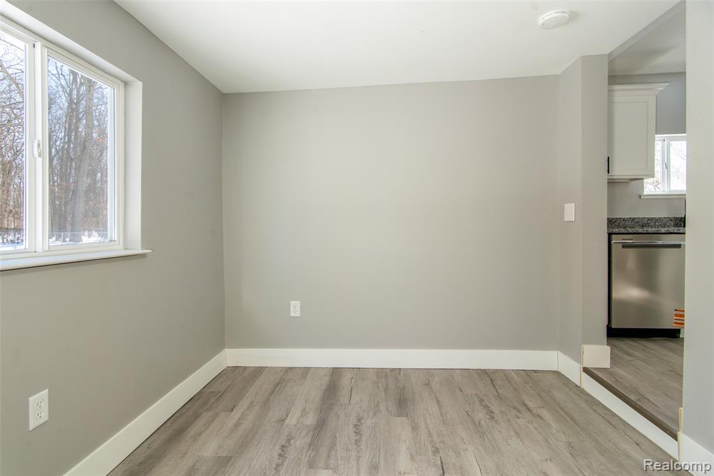 5992 Pickbourne Street, Commerce Twp, MI 48382 — Photo 7