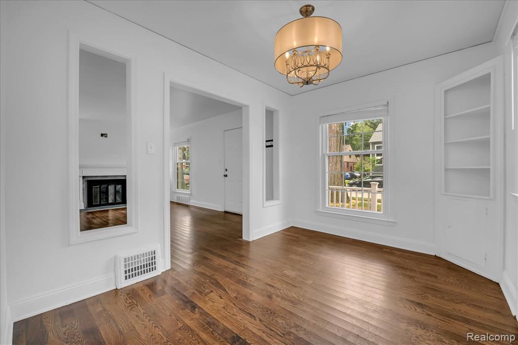 828 N Gainsborough Avenue, Royal Oak, MI 48067 — Photo 8