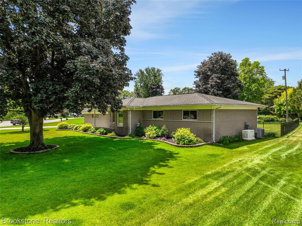 6042 Ravenswood Drive, Utica, MI 48316 — Photo 3