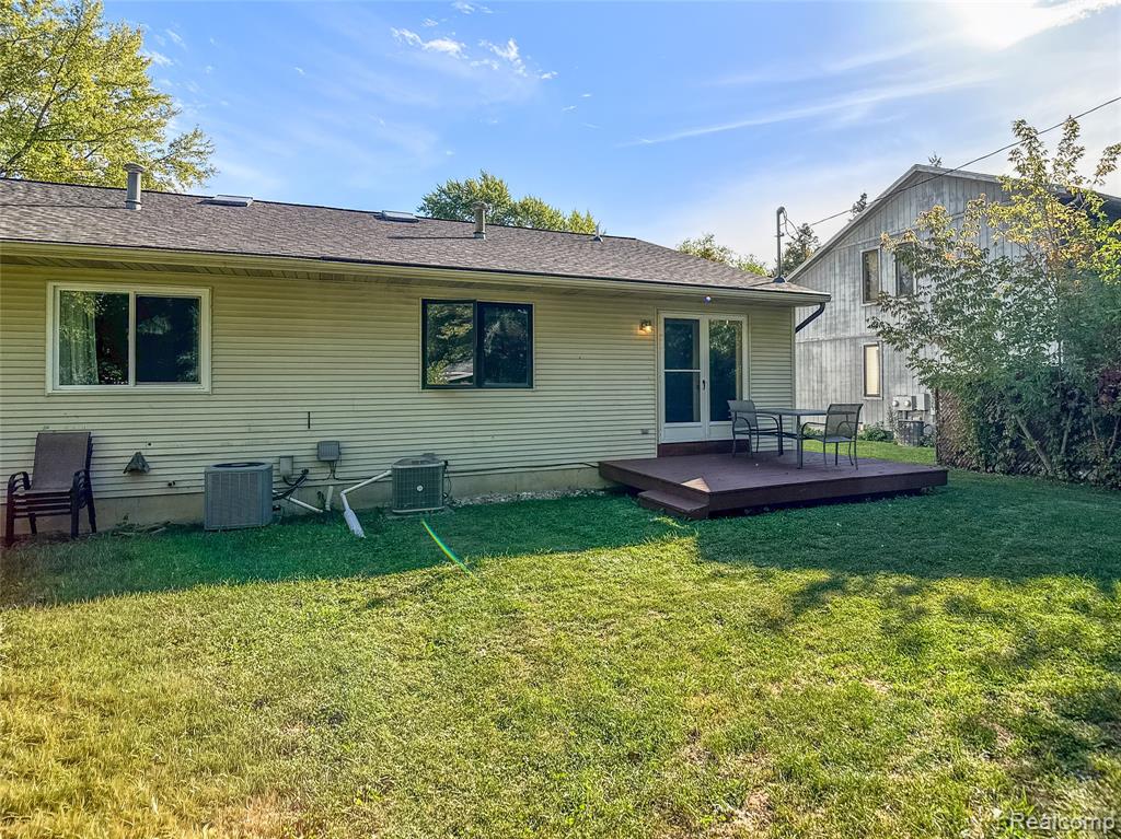 914 North Road, Fenton, MI 48430 — Photo 45