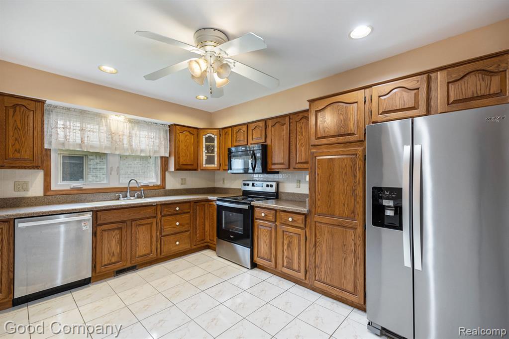 47284 Hunters Chase Drive, Macomb, MI 48042 — Photo 7