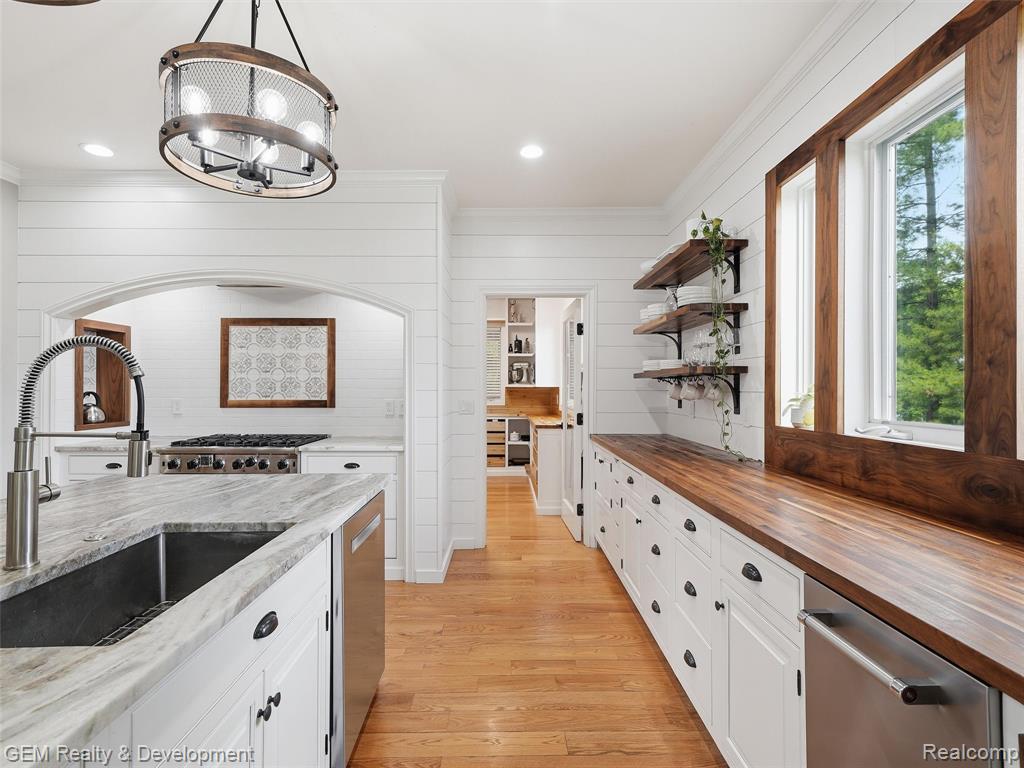 45625 W 9 Mile Road, Novi, MI — Photo 18