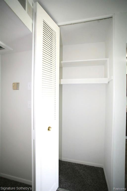 1812 COLONIAL VILLAGE Way, 3, Waterford, MI 48328 — Photo 8