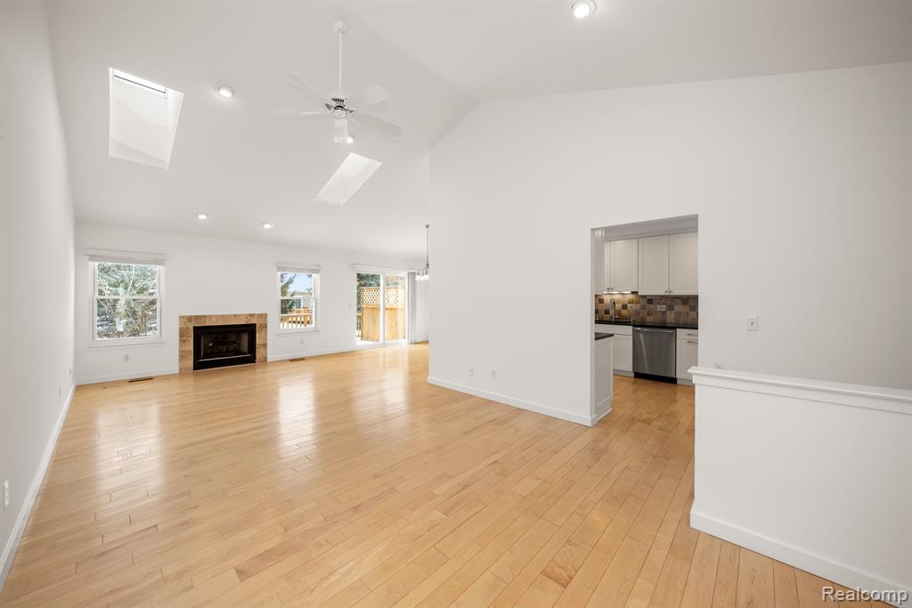 165 WINDING Brook, Commerce Twp, MI 48390 — Photo 4
