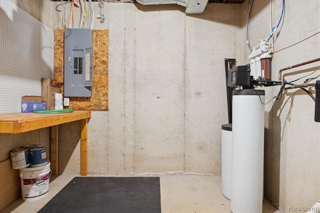 5585 Woodruff Shore Drive, Brighton, MI, 48116