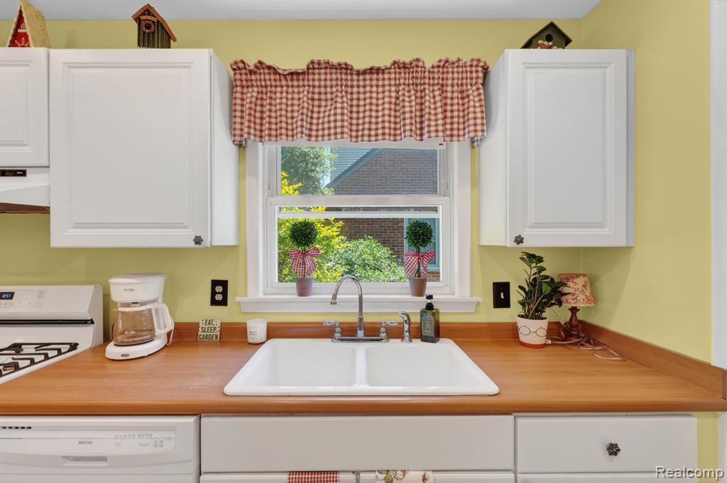 17386 Beverly Road, Beverly Hills, MI 48025 — Photo 11