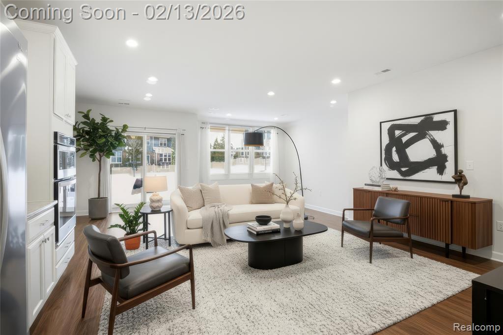 43629 Prospect, 102, Novi, MI — Photo 3