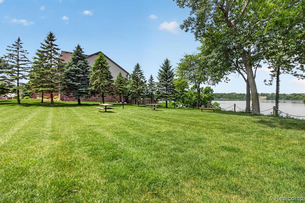 49271 Laguna Drive, Van Buren, MI 48111 — Photo 64