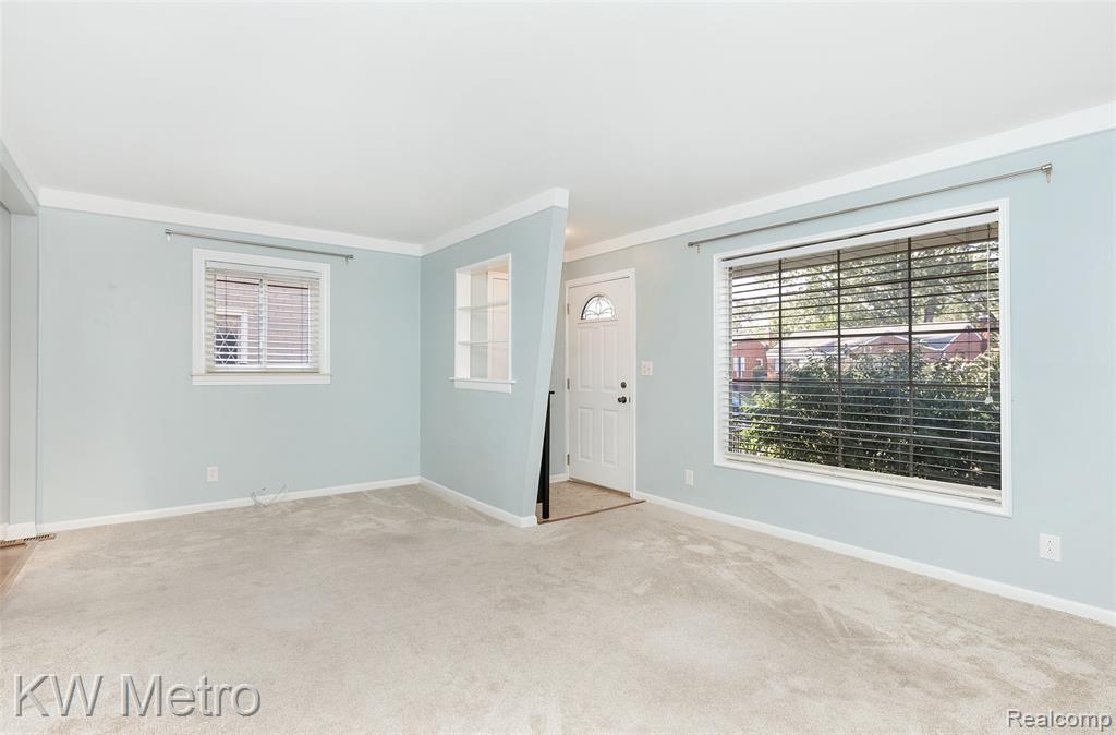 936 E Katherine Avenue, Madison Heights, MI 48071 — Photo 4